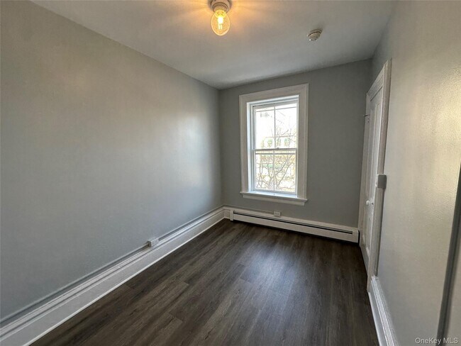 Building Photo - 87 Broadway