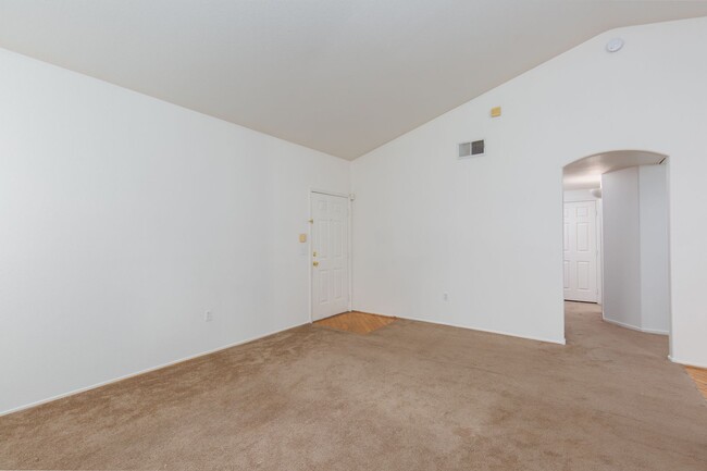 Building Photo - HENDERSON 2 BEDROOM, 2 BATH CONDO IN GATED...