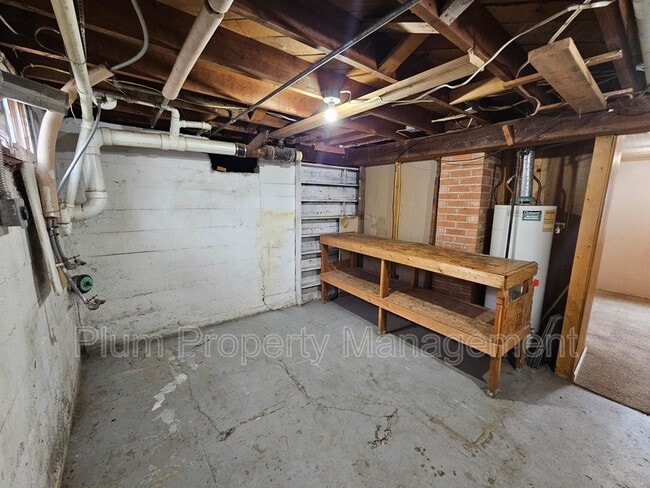 Building Photo - 1405 River Rd