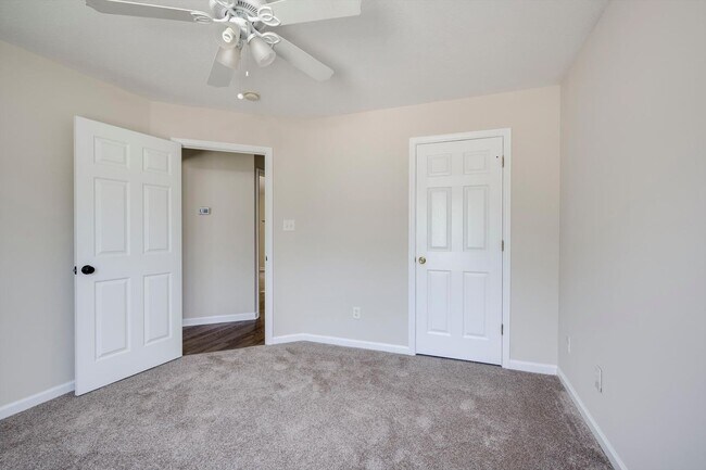 Building Photo - 4557 Country Glen Cir