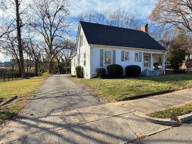 Building Photo - Statesville Downtown - 2BR / 1BA
