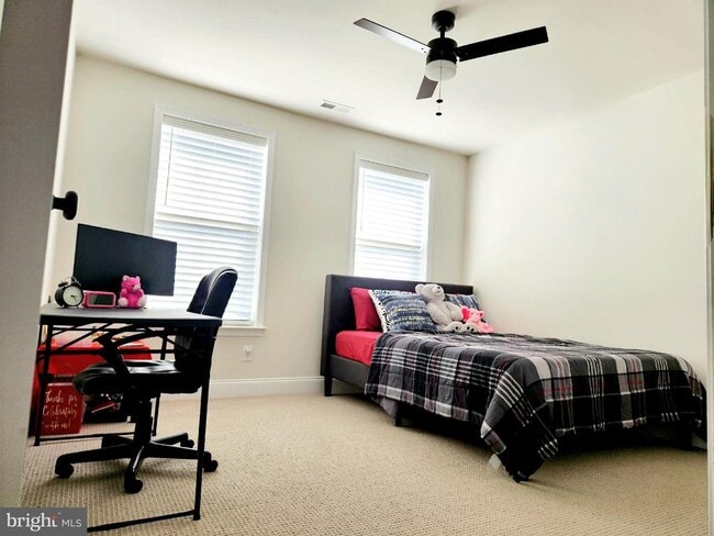 Building Photo - 12 Sassafras Ln