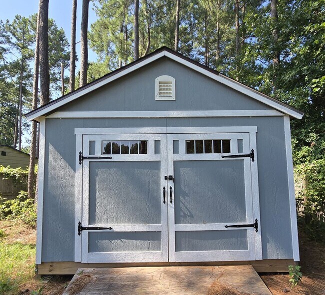Building Photo - 103 Flag Dr
