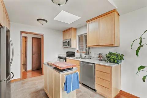 Building Photo - 498 NW Scenic Dr