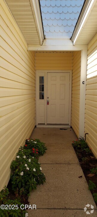 Building Photo - 602 Camelia St