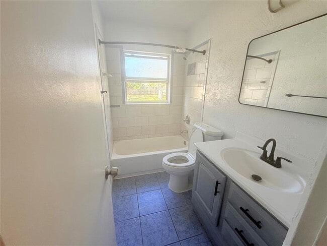 Building Photo - 751 72nd Ave N