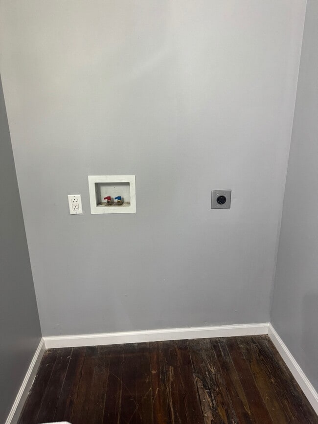 Building Photo - 748 9th St