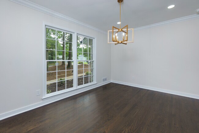 Building Photo - 280 E Valley Dr