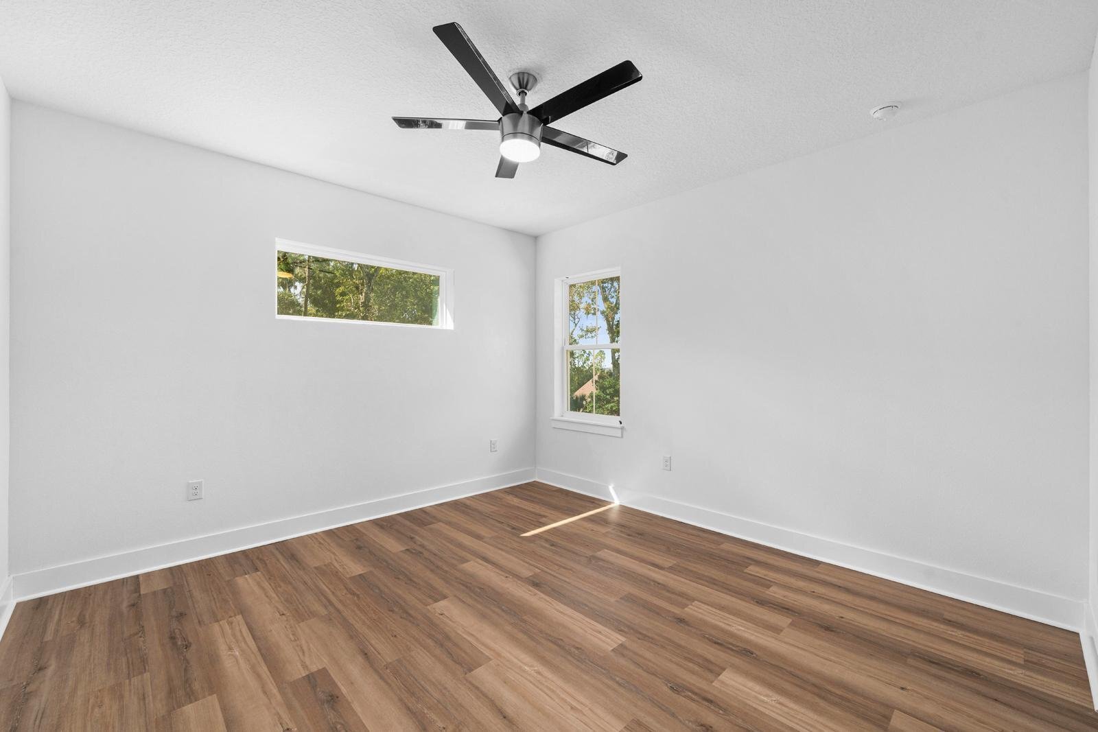 Building Photo - 6622 Summit View Dr