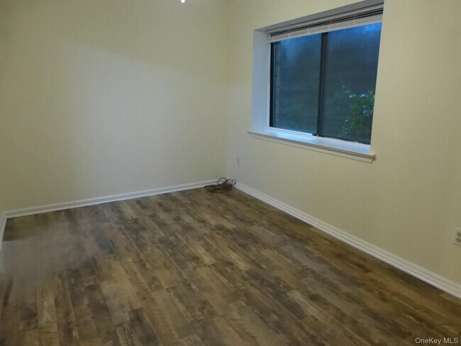 Building Photo - 715 Kennedy Dr