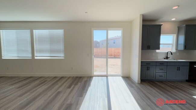 Building Photo - Lovely Home Near Frontier Highschool!