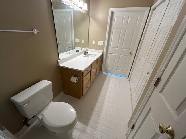 Building Photo - 1 Bedroom | 1.5 Bathroom Ground Level Rale...