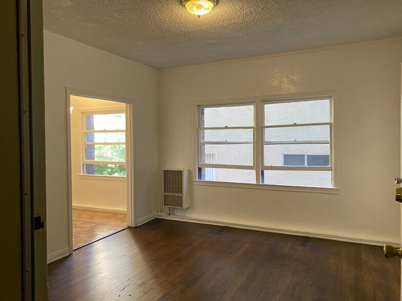 Building Photo - 545 S Hobart Blvd