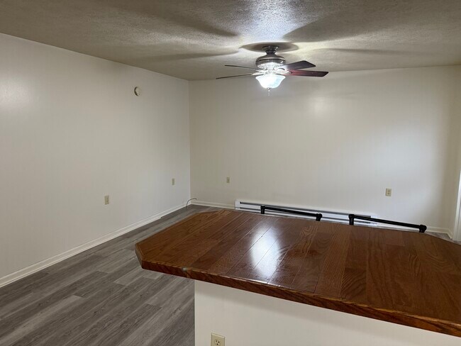 Building Photo - 201 W Main St