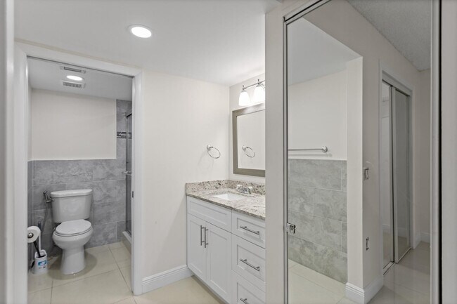 Building Photo - 1719 Whitehall Dr