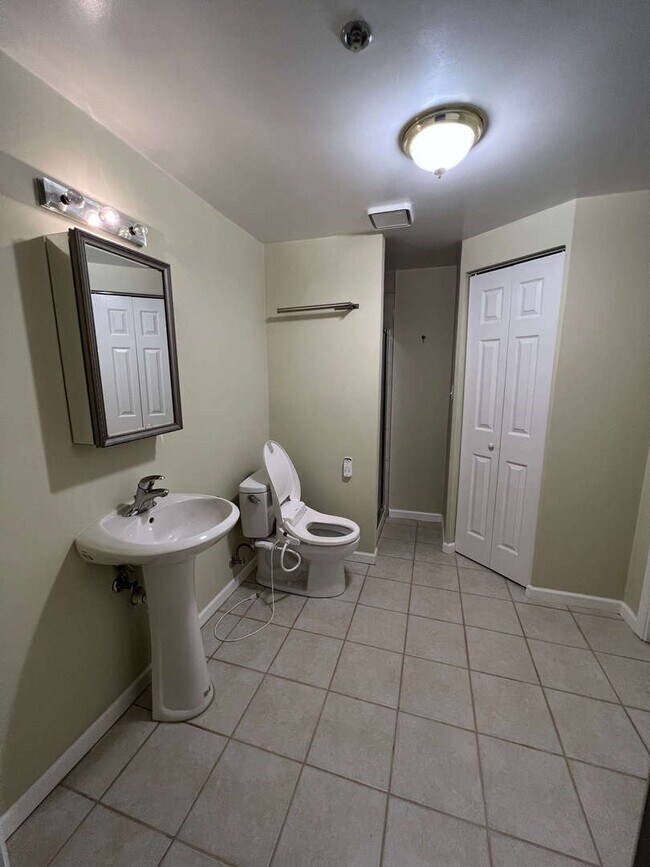 Building Photo - 2162 Yale Cir