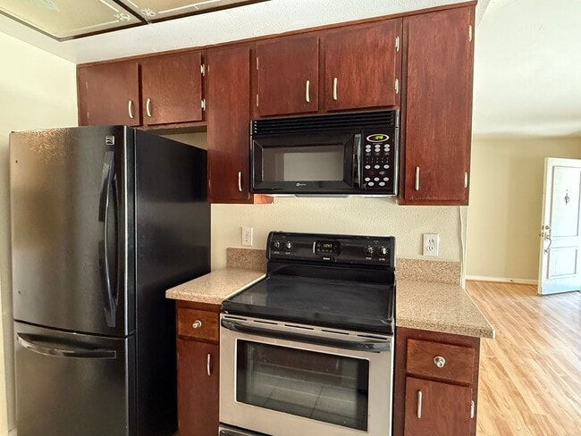 Building Photo - Beautiful Two Bedroom Townhome in San Luis Rey