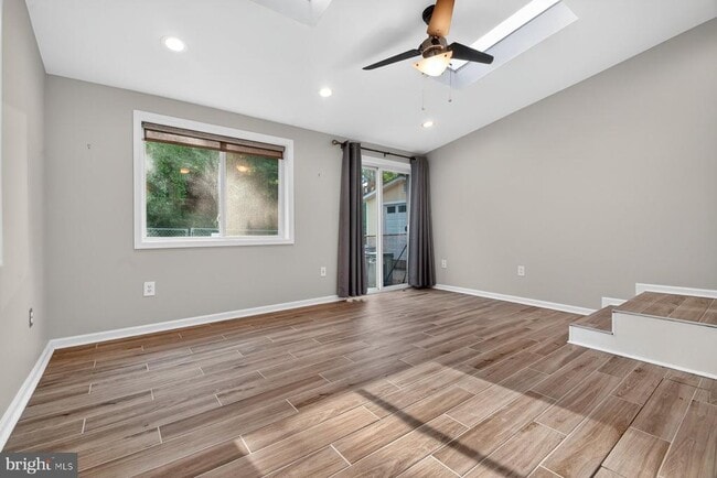 Building Photo - 643 47th St