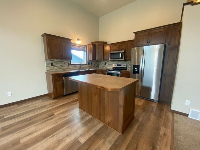 Building Photo - 3-Bed, 3-Bath Single Family Home in Moorhead!