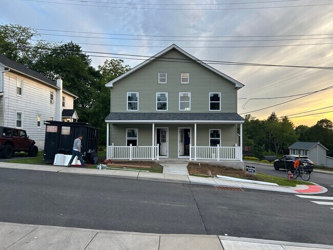 Building Photo - 17 Church St