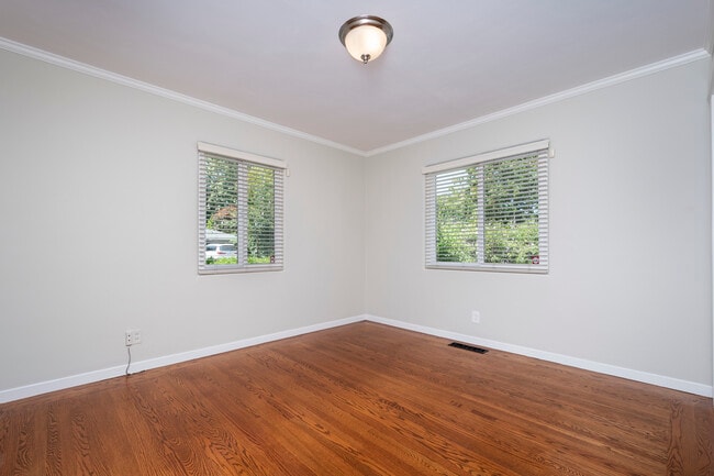 Building Photo - 403 Laurel Ave