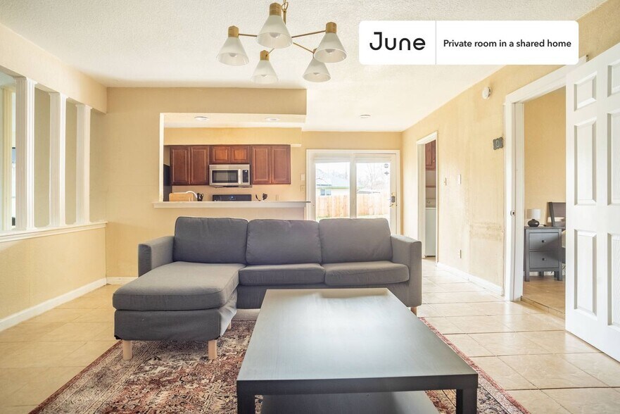 Building Photo - Room in Shared 4 bed/2 bath home