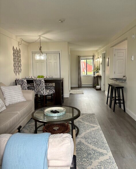 Building Photo - 178 Treetop Cir
