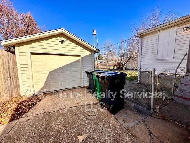 Building Photo - 2537 NW 35th St