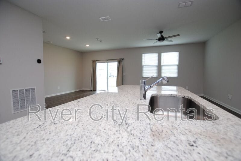 Building Photo - 14655 Macadamia Ln