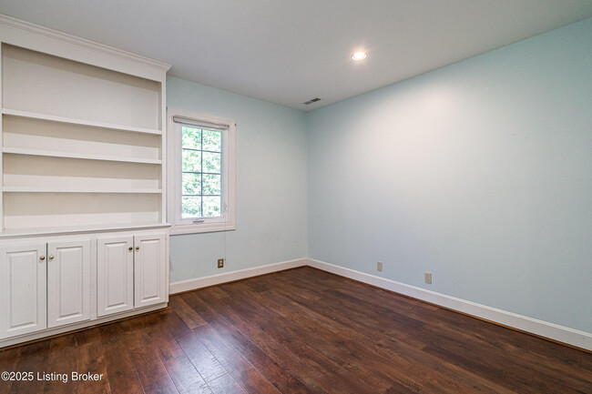 Building Photo - 303 Coralberry Rd