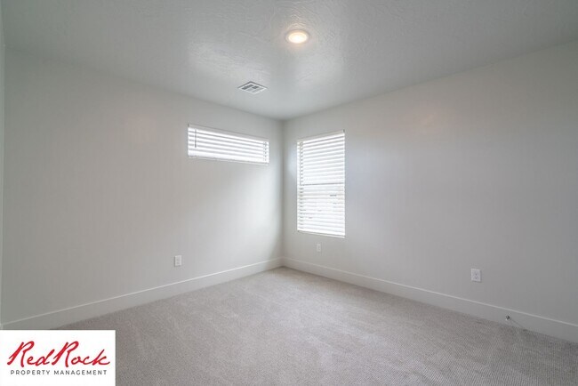 Building Photo - Innovative Design! 4 Bedroom Home in the Beautiful Desert Playa Community