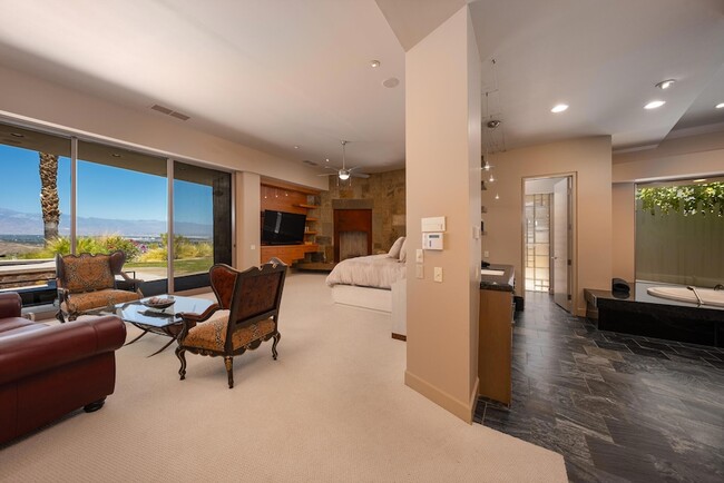 Building Photo - 9 Rockcrest
