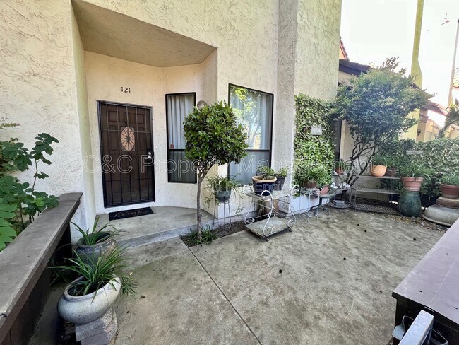 Building Photo - 2890 Huntington Blvd