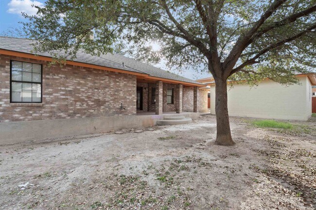 Building Photo - 104 Virgie St