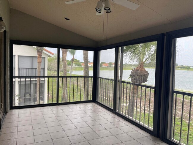 Building Photo - 10910 Lakemore Ln