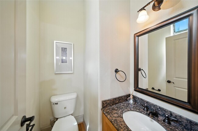 Building Photo - 2318 Camden Dr