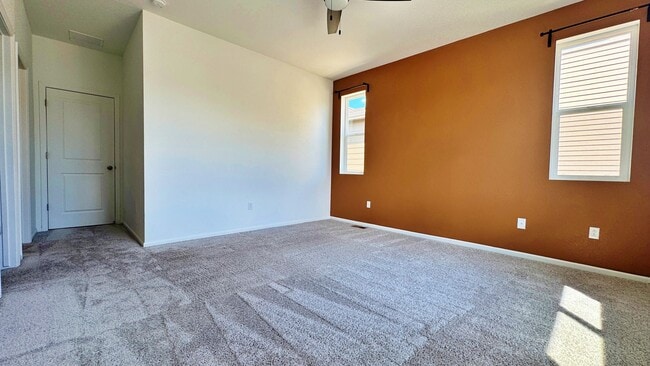 Building Photo - Fantastic Parkway Point 3 Bed 3 Bath 2 Car...