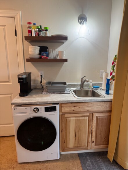 Building Photo - 2091 Fallbrook Ct