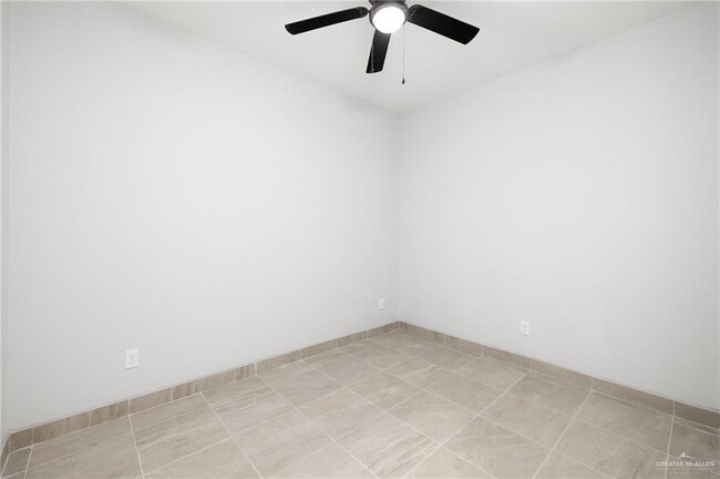 Building Photo - 2526 N Vly Cir