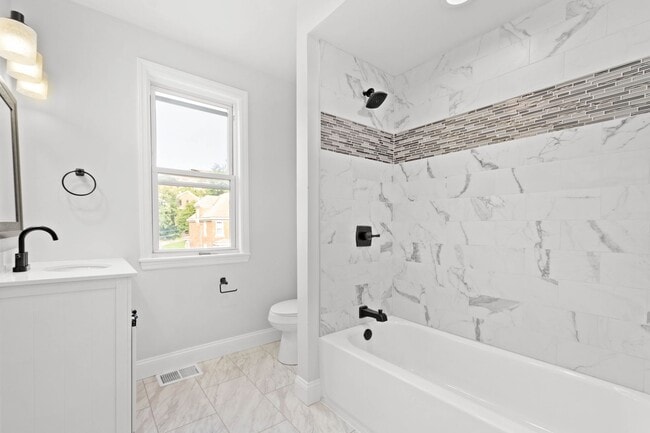 Building Photo - Stunning 5 bedroom home in Mt. Washington available June 1!