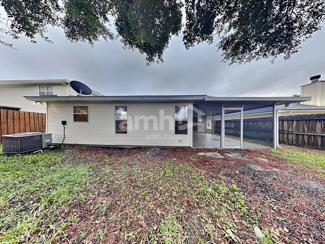 Building Photo - 1643 Hawkins Cove Dr E