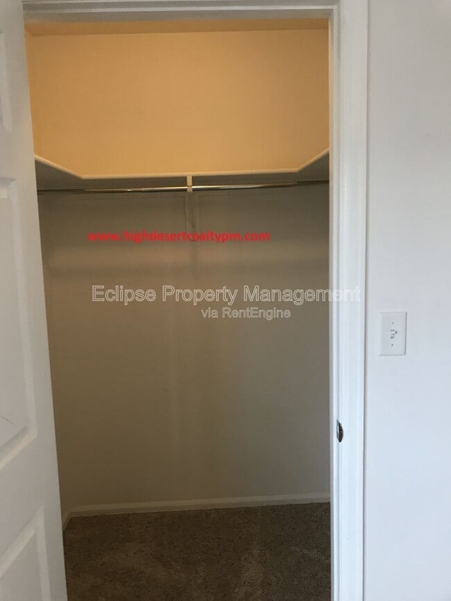 Building Photo - 2463 1/2 Theresea Lane