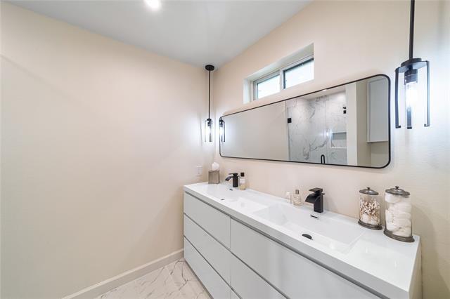 Building Photo - 5837 Clendenin Ave