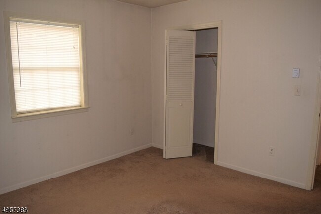 Building Photo - 37 E Main St