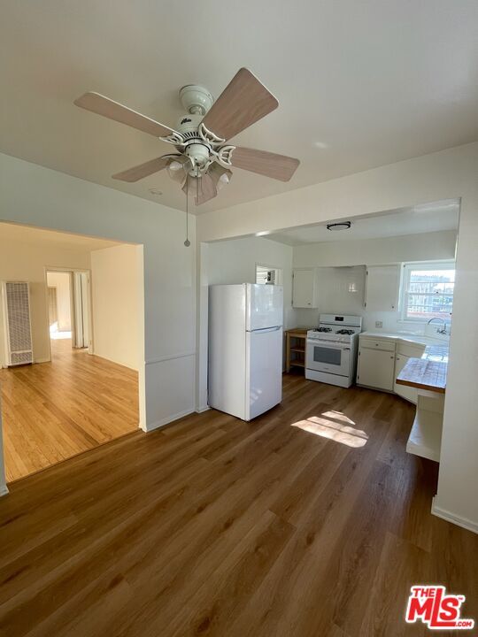 Building Photo - 4434 Grand View Blvd