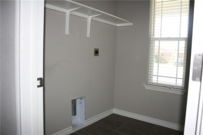 Building Photo - 6100 Cordillera Dr