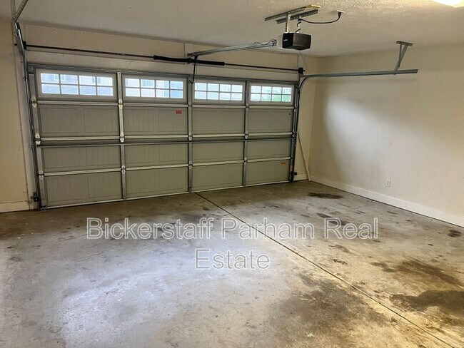 Building Photo - 3007 Nancy Dr