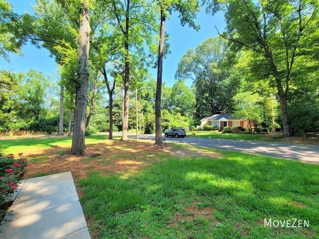 Building Photo - 1265 Pinecrest Ave
