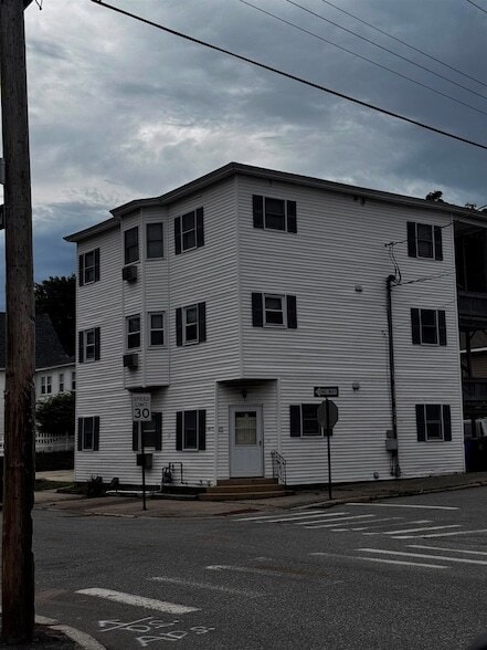Building Photo - 562 Lake Ave