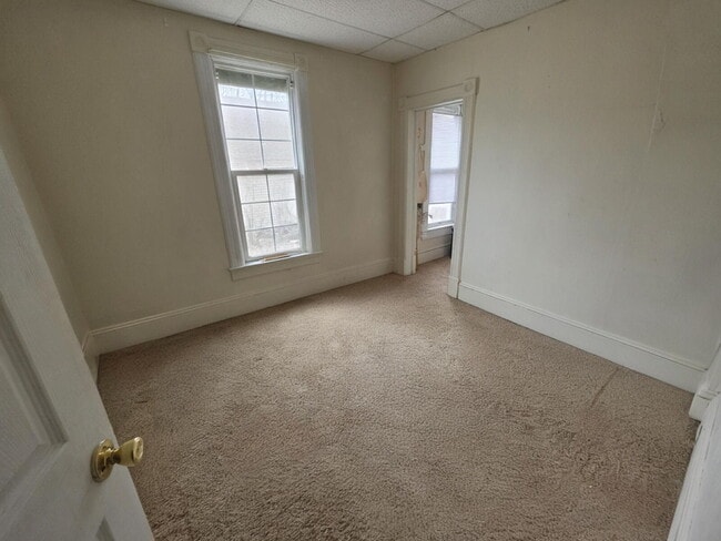 Building Photo - 3 Bedroom, 1 Bathroom w/ Covered Porch & Off Street Parking - Available July 1st!